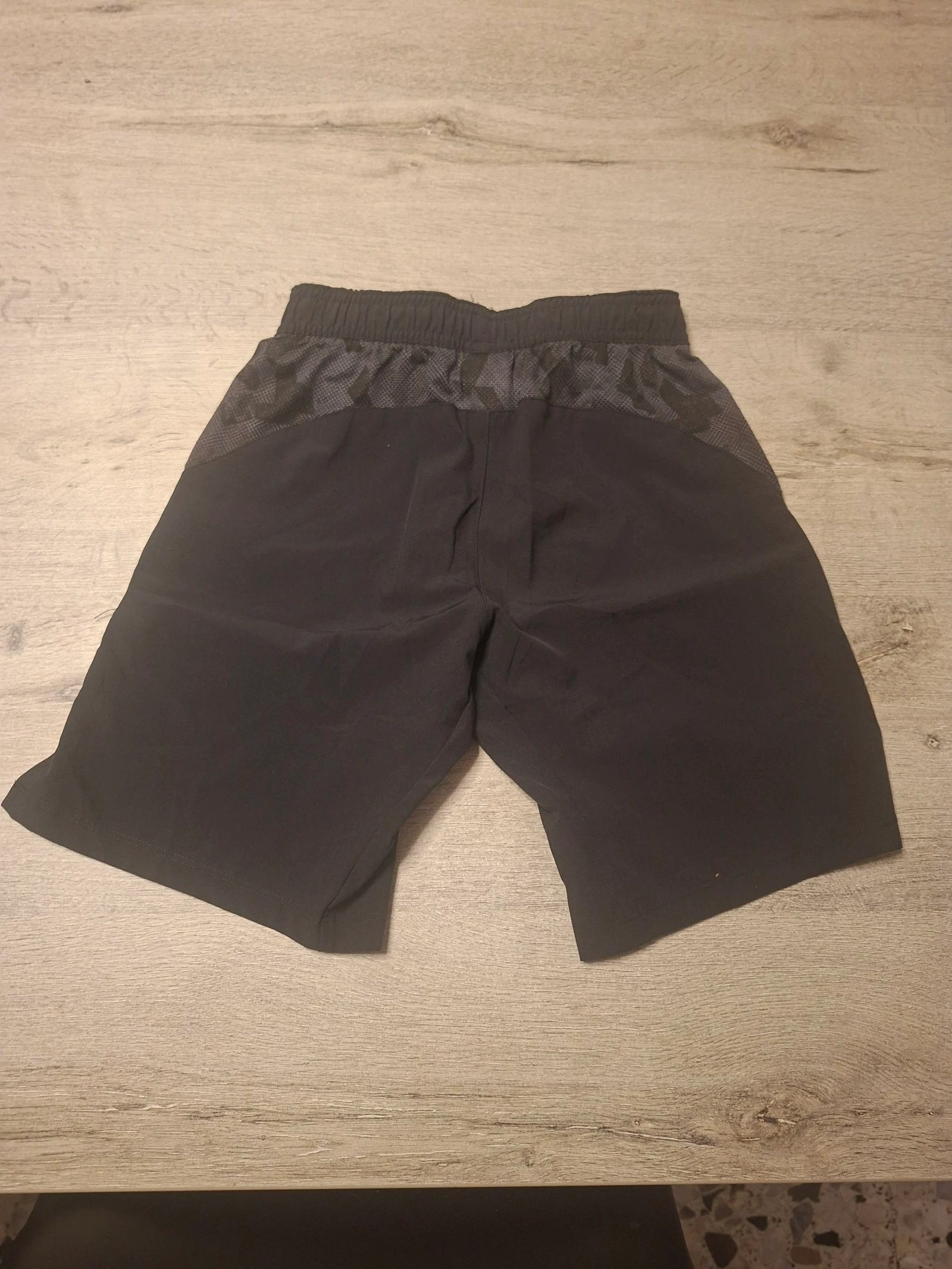 🌷F4-07🌷Short de esporte KALENJI (Decathlon) menino – Tamanho 10/11 anos (141-150 cm) – Leve e respirável🌷 – photo 4